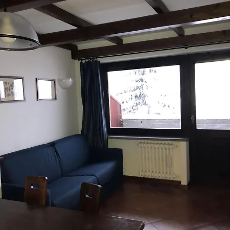 4 Palace Apartment *